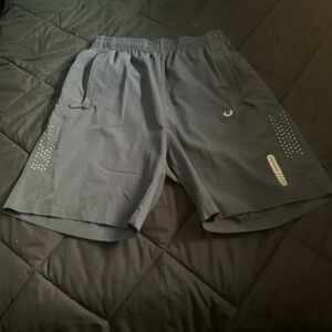 Men's Medium Under Armour Shorts